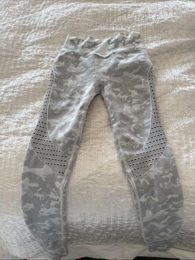Gray Camo Mesh-Panel Active Leggings for Women